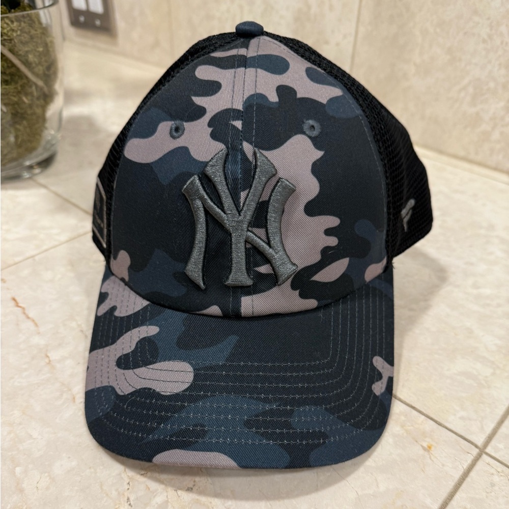 New York Yankees Fanatics Camouflage Black and Gray Men's Hat